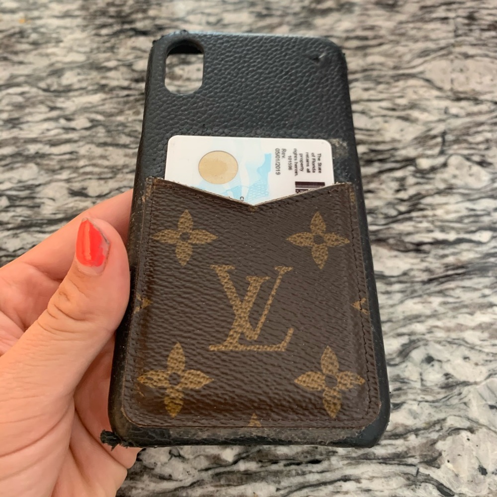 AUTHENTIC LOUIS VUITTON PHONE CASE. Size X/XS